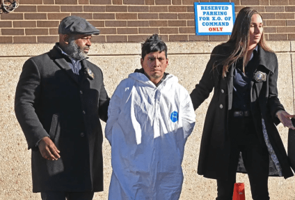 Policía revela identidad de mujer quemada en metro de New York